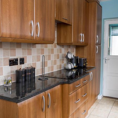 Modern 4 Bedroom Detatched House 스톡튼온티스 외부 사진
