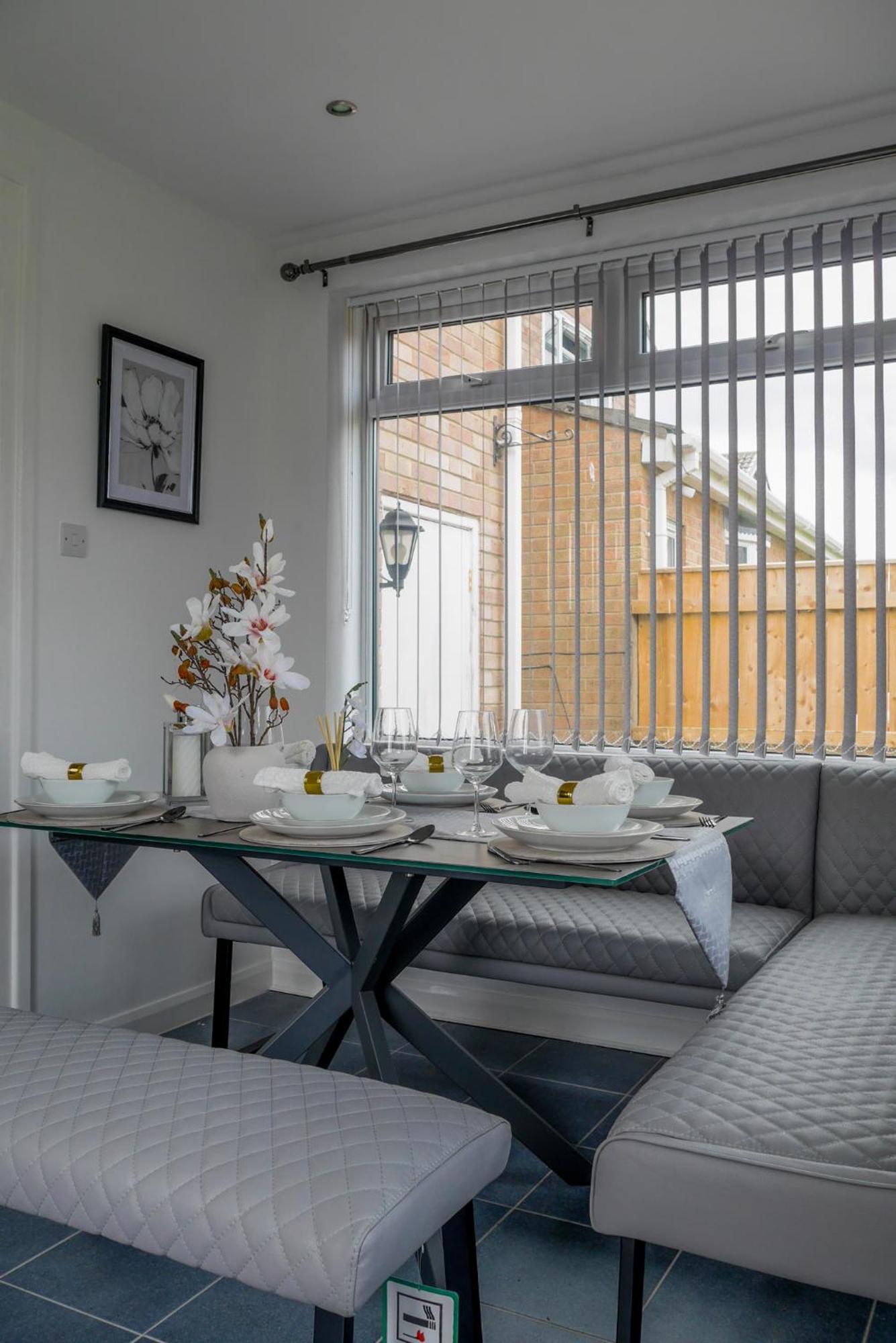 Modern 4 Bedroom Detatched House 스톡튼온티스 외부 사진